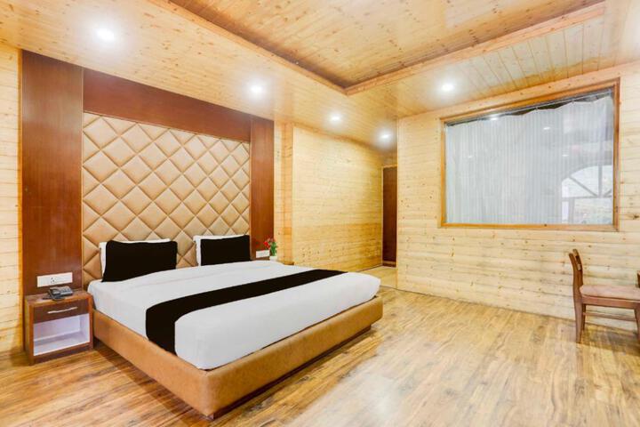 Hotel O Model Town Mall Road