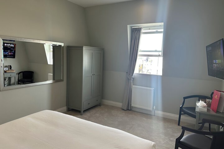 Room 12 of 112