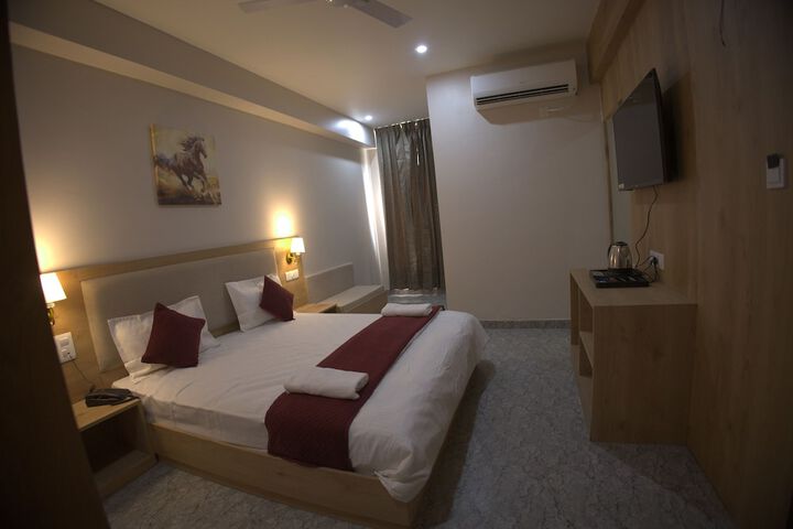 Room 8 of 16