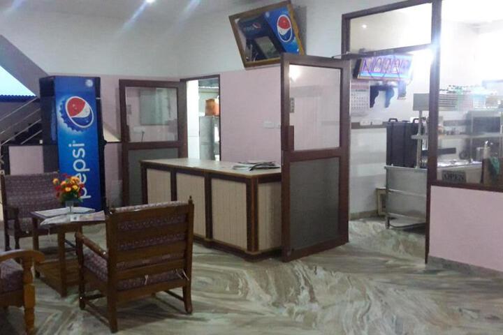 Hotel Saravana Grand