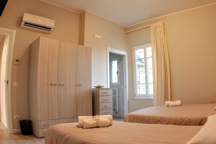 Room 7 of 48