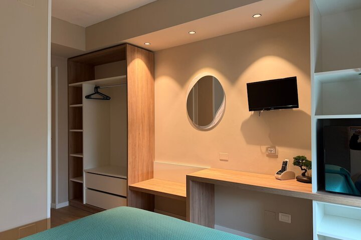 Room 11 of 18