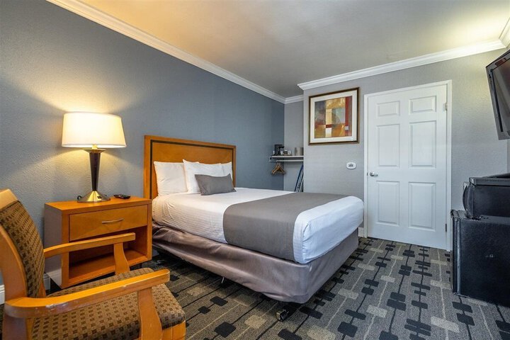 Standard Room, King or Two Doubles (6 of 15)