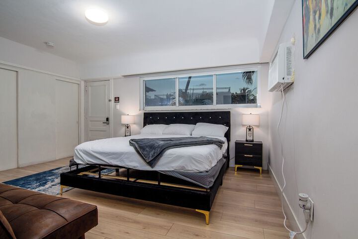 Deluxe Studio 1 King Bed (8 of 10)
