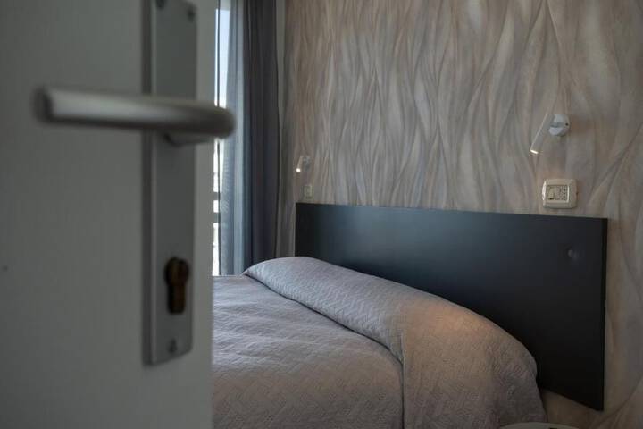 Room 6 of 61