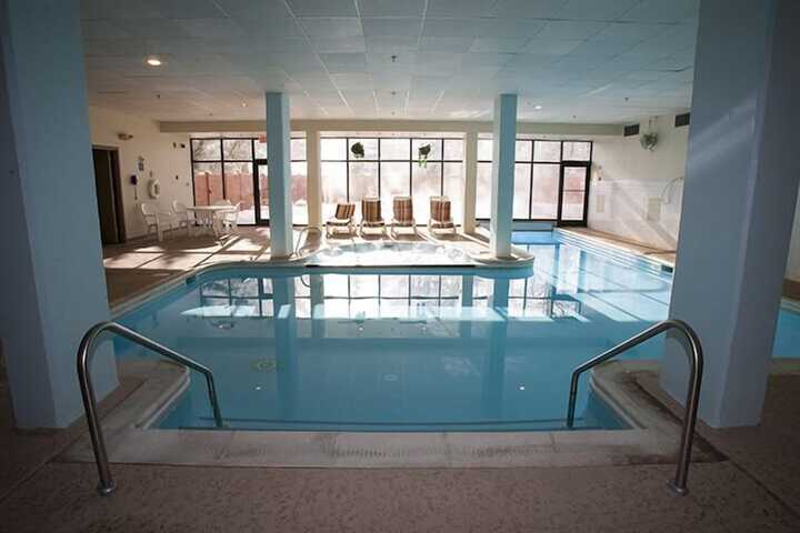 Pool Hotel
