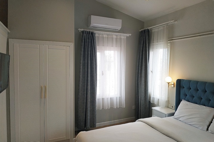 Room 21 of 32
