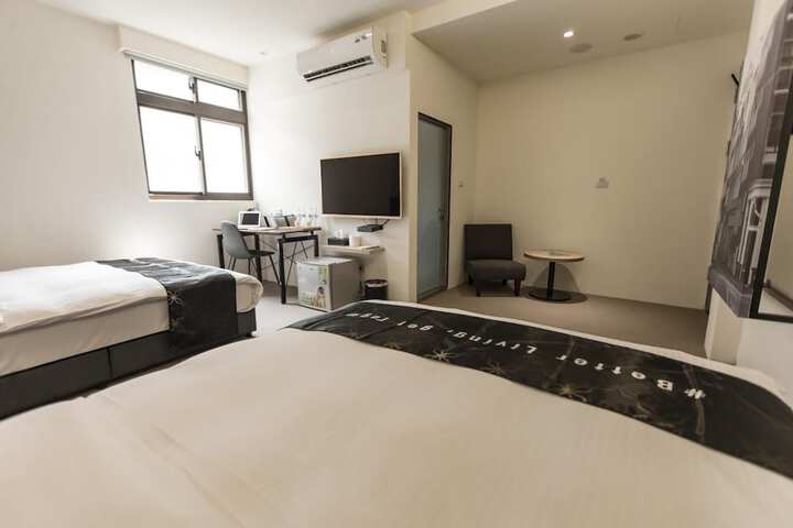 Room 10 of 37