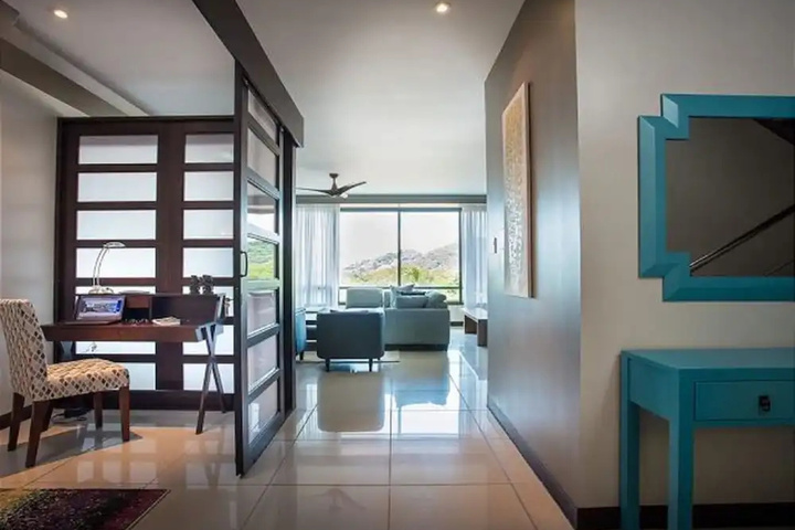Room 4 of 16