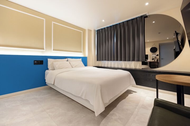 Room 62 of 80