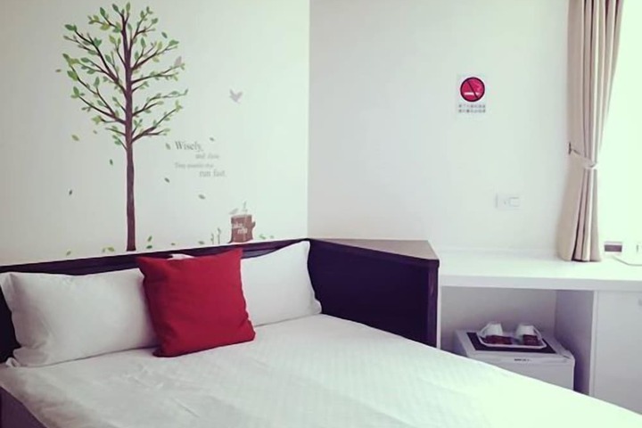 Room 9 of 18
