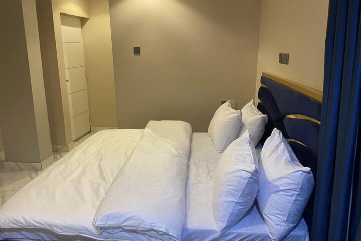 Room 3 of 34