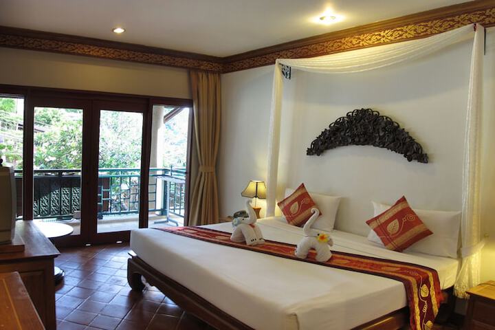 Room 4 of 15