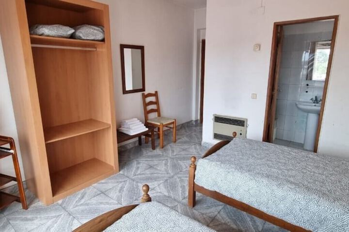 Room 5 of 11