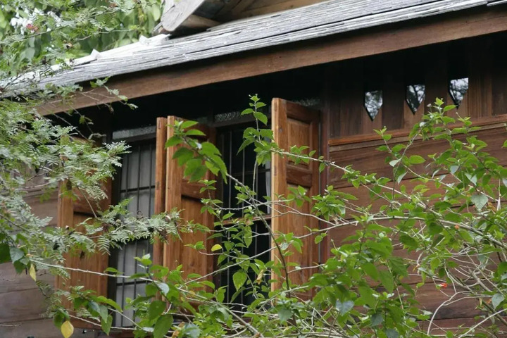 3 SPARROW HOUSE