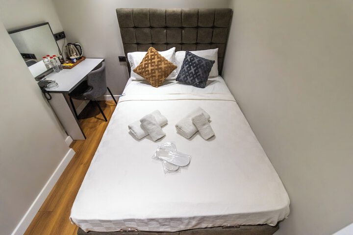 Room 25 of 42