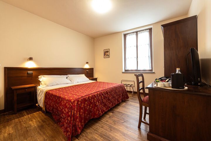Room 12 of 33