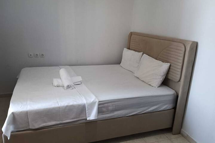 Room 5 of 27