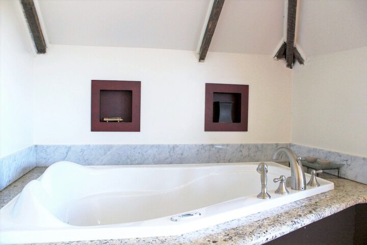 Hot Tub 33 of 45