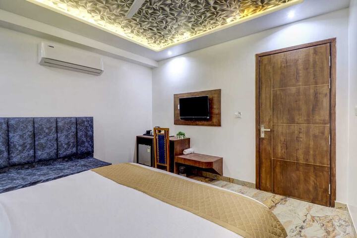 Room 8 of 52