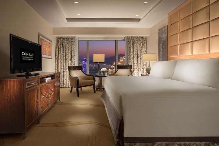 Room 4 of 114
