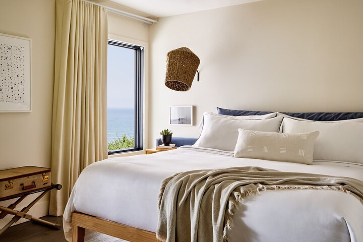 Standard King Bed Ocean View (16 of 63)
