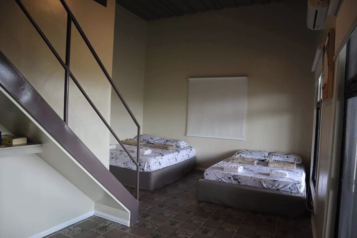 Room 28 of 104