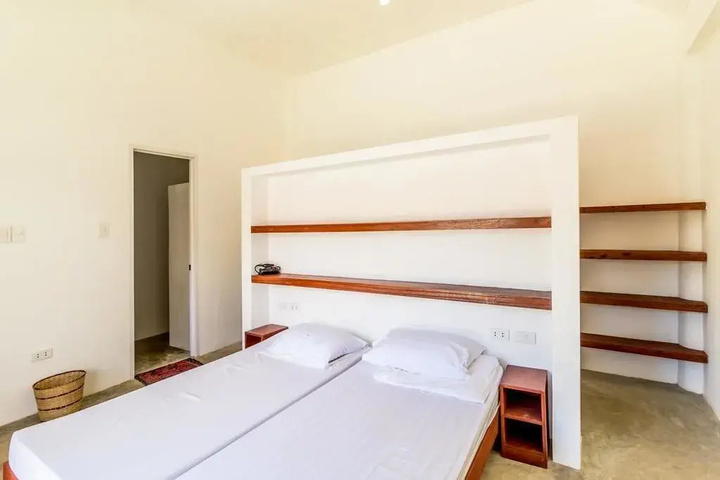 Room 5 of 17