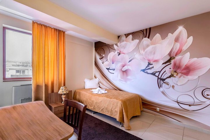 Room 27 of 72