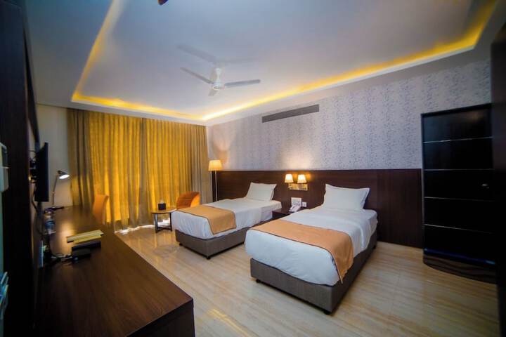 Room 25 of 34