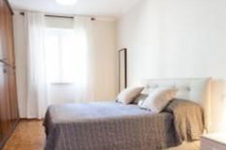 Room 10 of 16