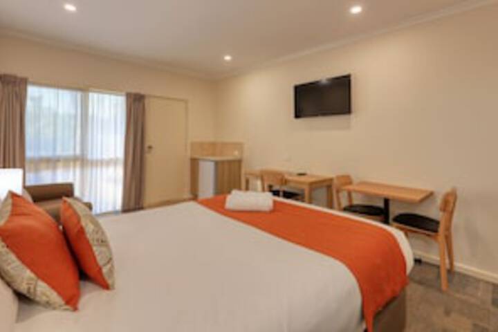 Room 4 of 138