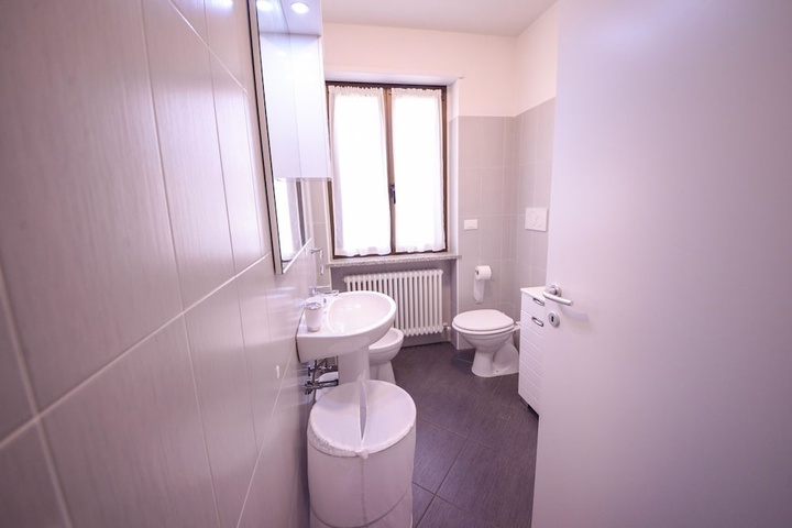 Room 9 of 18