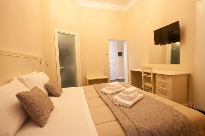 Room 9 of 25