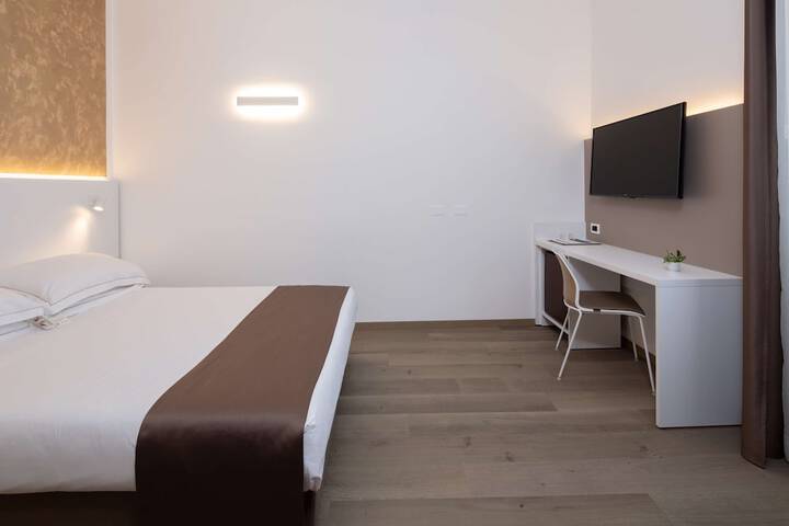 Room 13 of 109
