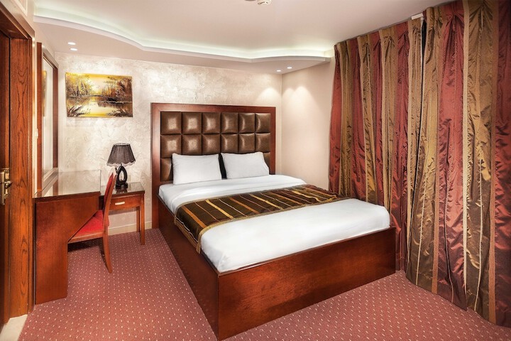 Room 6 of 24