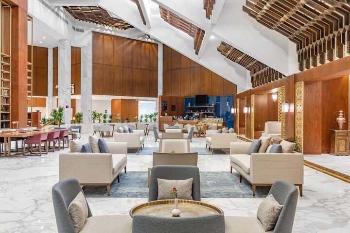 Entrance & Lobby