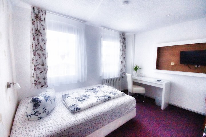 Room 4 of 11