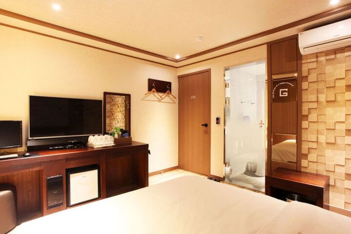 Room 42 of 75