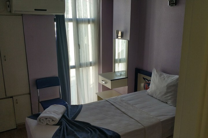 Room 16 of 39