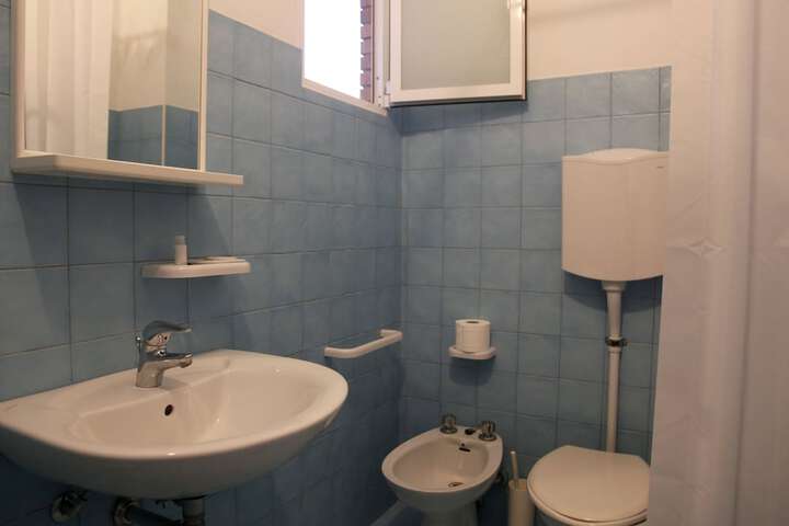 Room 8 of 17