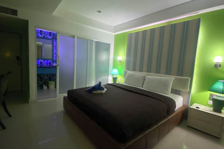 Room 30 of 77