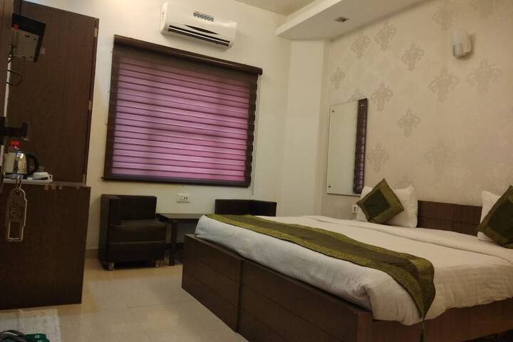 Room 11 of 21