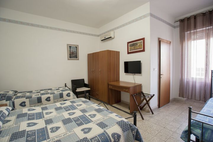 Room 34 of 48