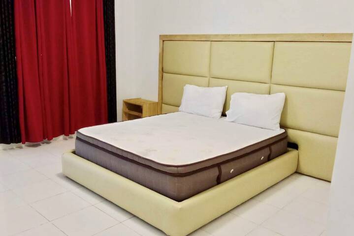 Room 2 of 33