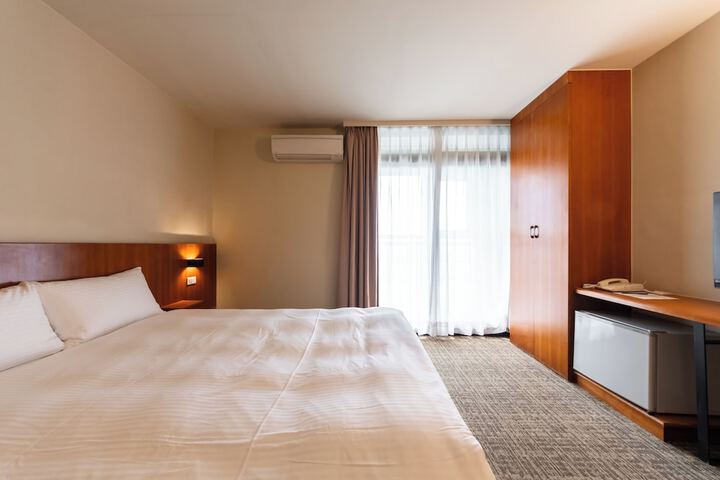Room 105 of 203