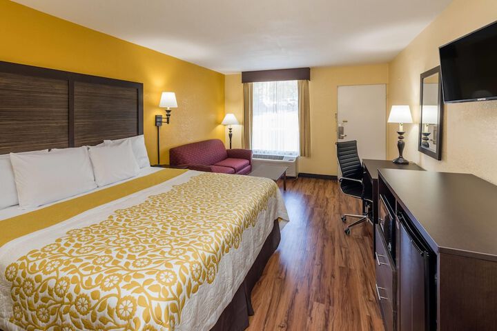 Room 4 of 15