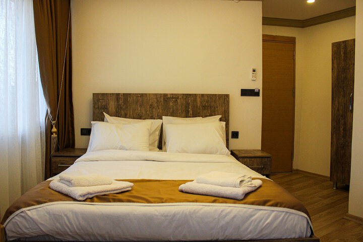 Room 2 of 16