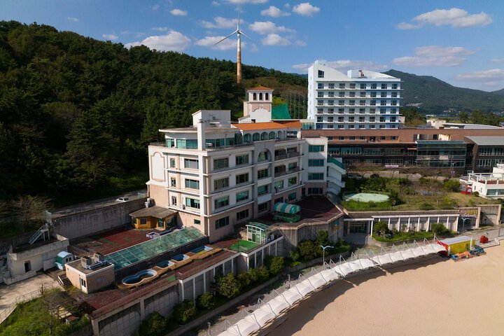 Hotel 52 of 58