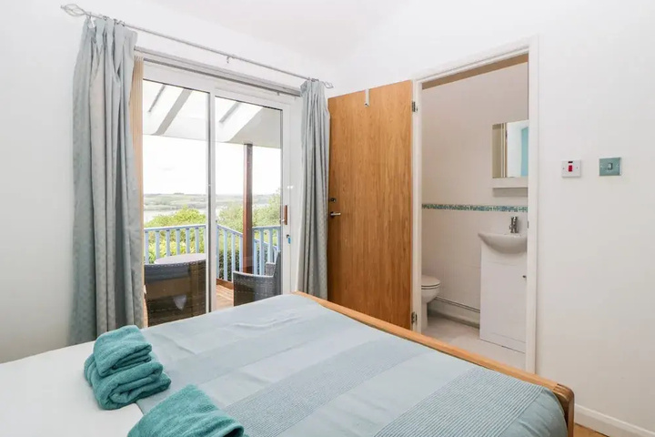 Room 4 of 14